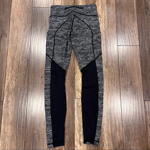EUC Lululemon legging 28” - Picture 2 of 3